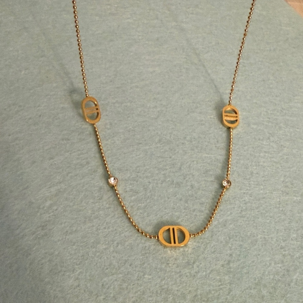Elegant necklace Gold Stainless classic Necklace with with Two rhinestones NWOT